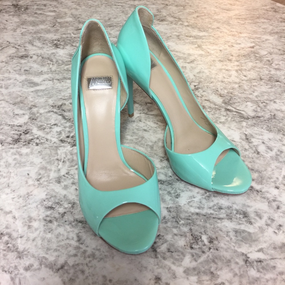 Beautiful GUESS heels! Size 7 women's